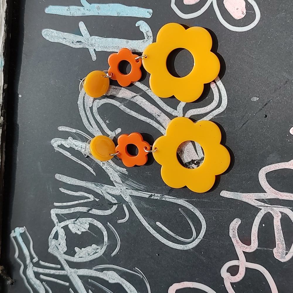 NWT orange and yellow flower drop earrings - Picture 1 of 5
